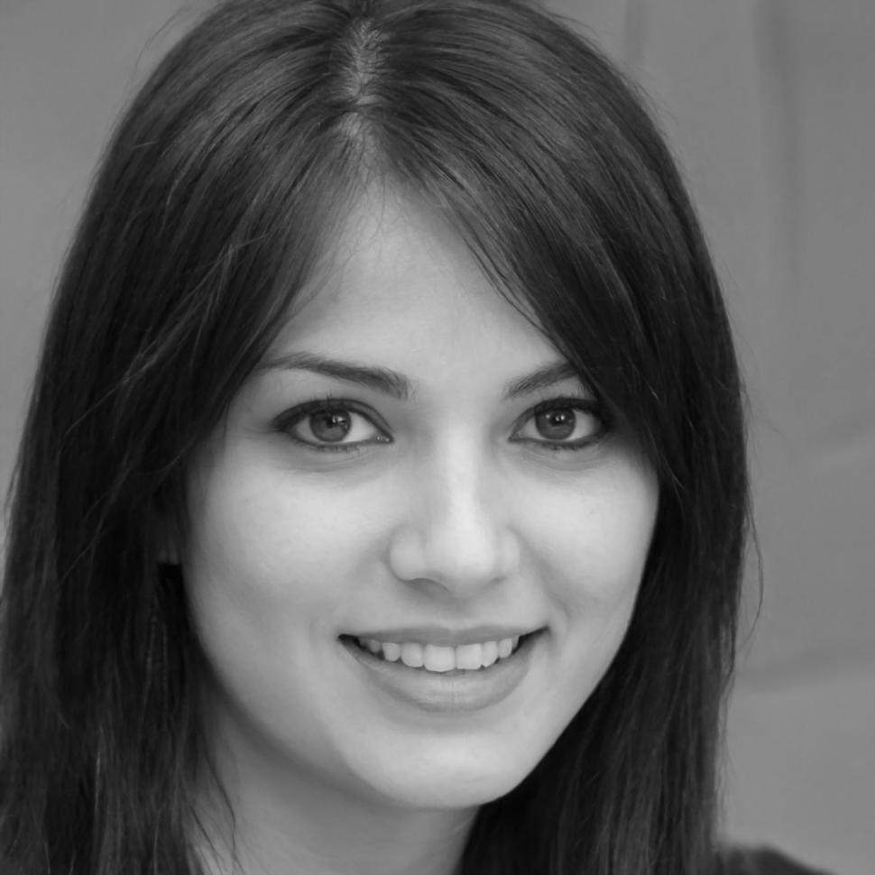 Kaia Thorne reviewing student blockchain projects